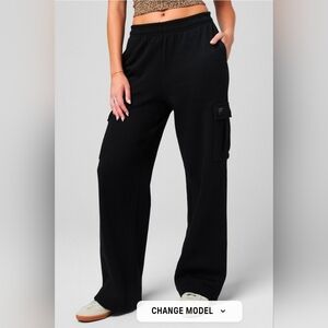 Cozy Fleece Wide Leg Cargo Sweatpant black never worn size xs